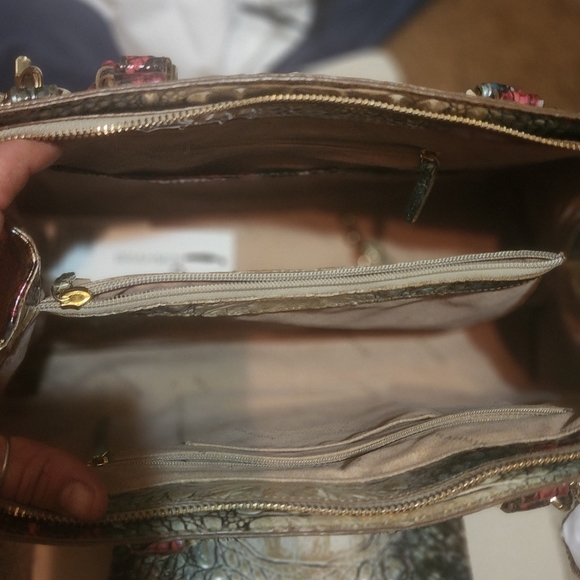 Brahmin komodo small finley and matching wallet . - Picture 10 of 10